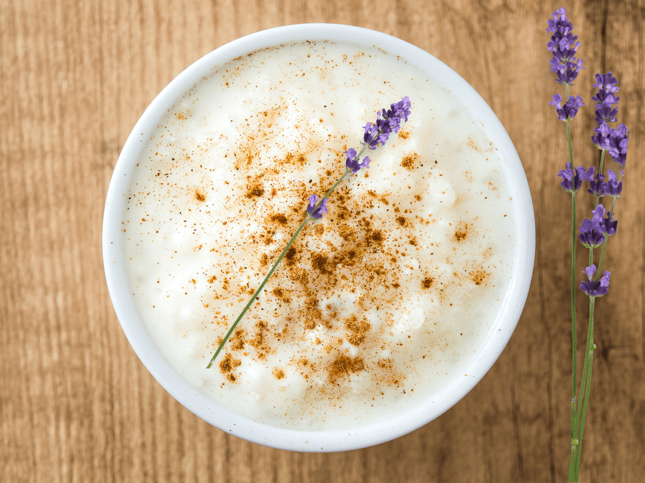 Milchreis mit Lavendelblütensirup