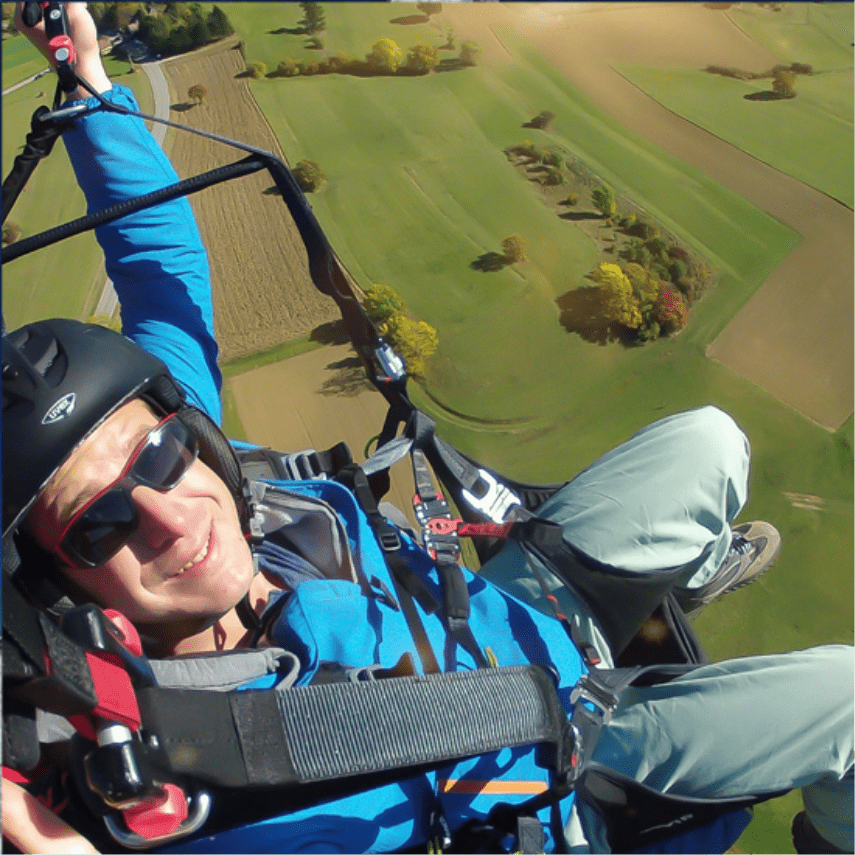 Nico Vondrak - Jetzt online bei Höllinger bestellen! Nico Vondrak beim Tandemfliegen