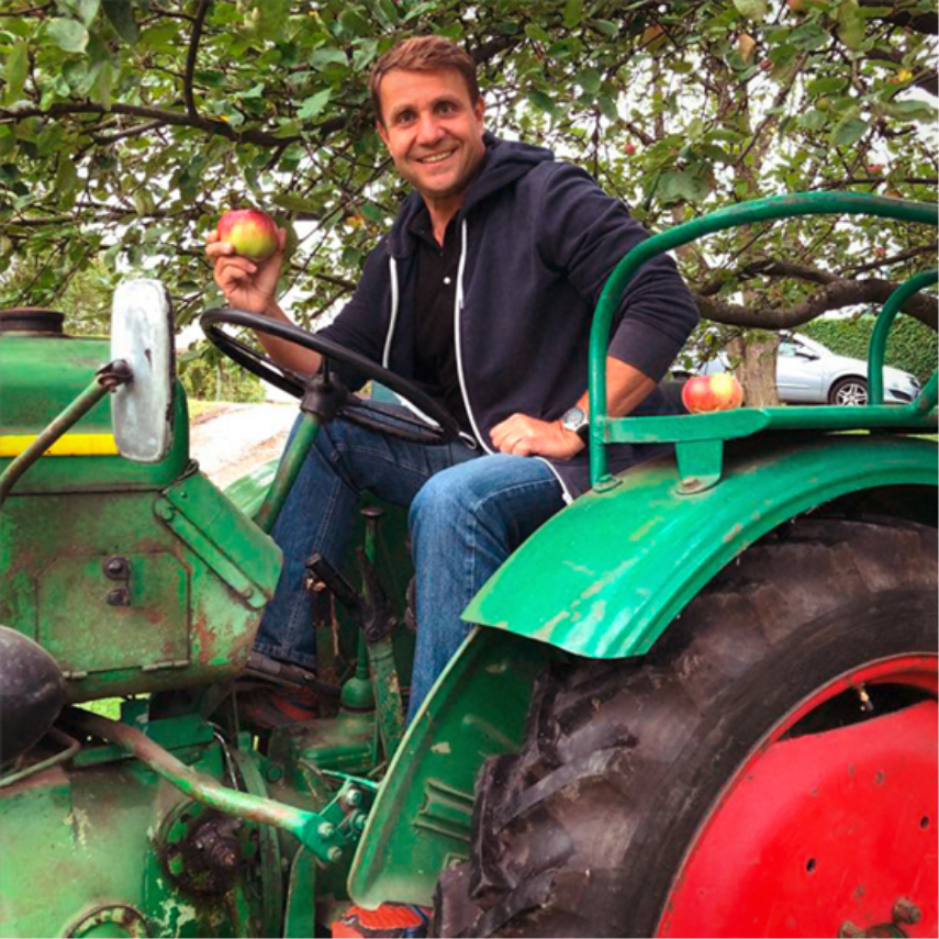 Peter Schöndorfer - Jetzt online bei Höllinger bestellen! Peter Schöndorfer auf dem Traktor