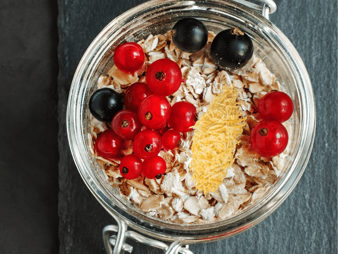 Johannisbeer-Zitronen Joghurt Parfait