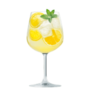 Glas mit gelber Flüssigkeit, Zitrone, Eiswürfel und Minze, ein erfrischender Cocktail mit Zitronengeschmack